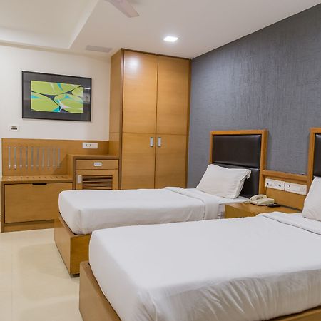 The Silver Leaf Hotel Αχμπανταμπάντ Εξωτερικό φωτογραφία