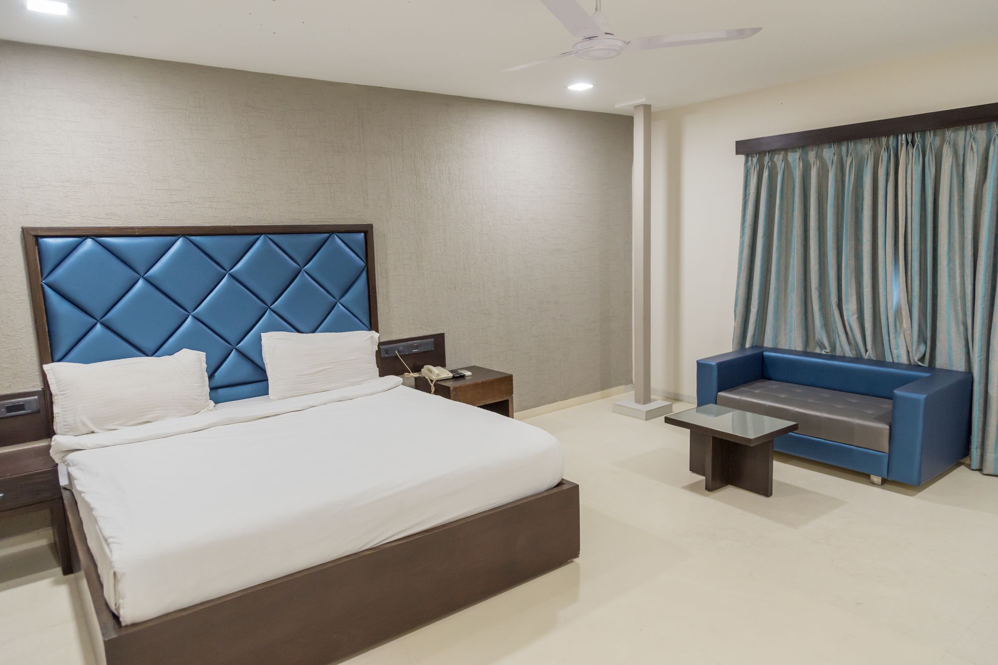 The Silver Leaf Hotel Αχμπανταμπάντ Εξωτερικό φωτογραφία